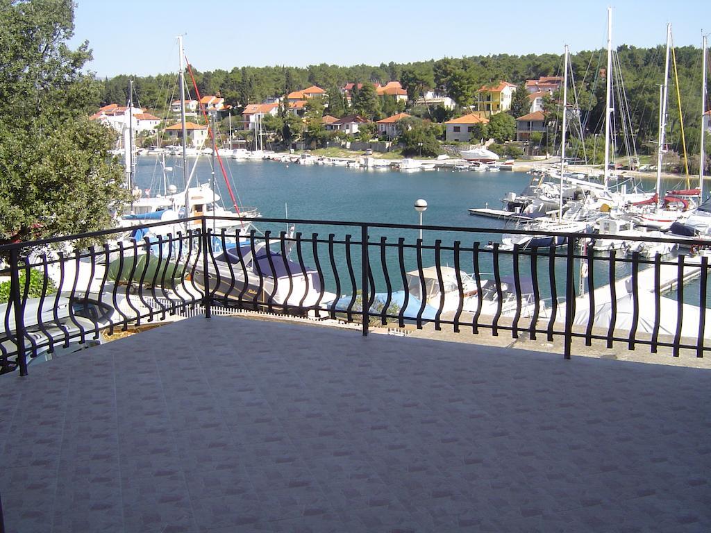 Apartments Dora, With A Beautiful View Of The Bay, Near The Sea And Center Vrboska Exterior photo